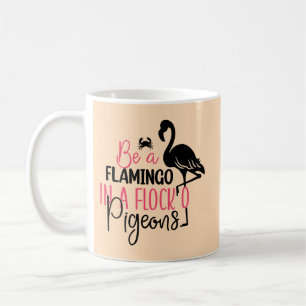 Mug Être un flamant rose dans une volée de pigeons