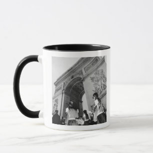 Mug Europe, France, Paris. Cérémonie militaire à l'