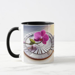 Mug Exquise orchidée rose repose sur une plaque d'arge