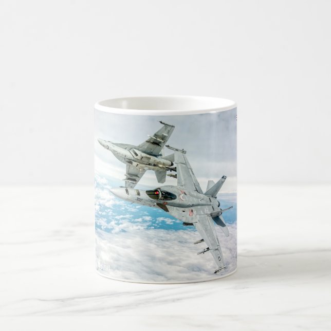 MUG F/A-18E SUPER HORNET (Centre)