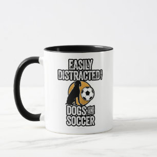 Mug Facilement distrait par les chiens et le football