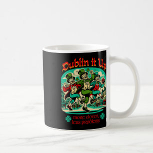 Mug Faire la fête à Dublin - Lutins irlandais dansant 