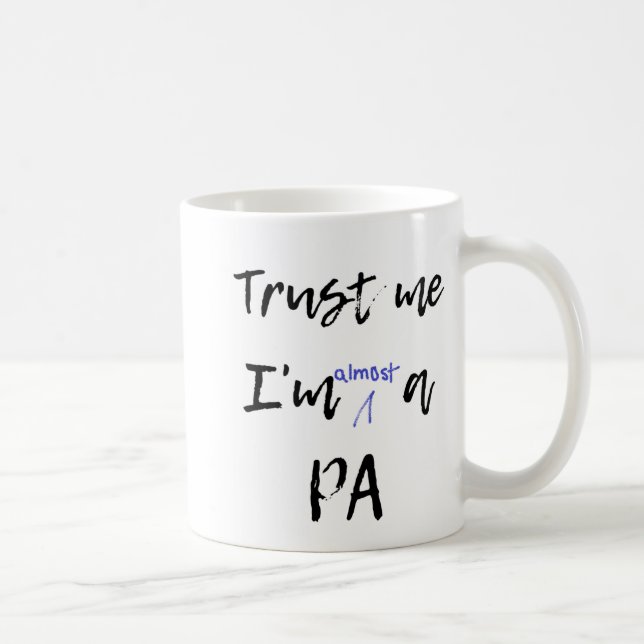 Mug Faites-moi confiance je suis presque une PA (Droite)
