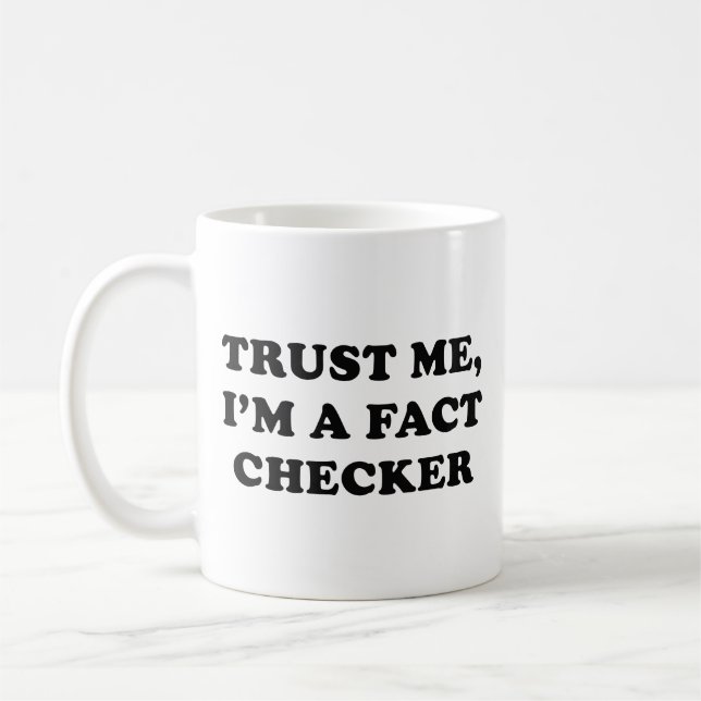 Mug Faites-moi confiance, je suis un vérificateur de f (Gauche)