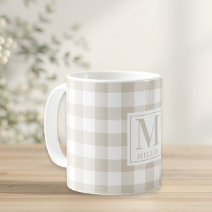 Mug Farmhouse Beige Buffalo Check Nom de famille Monog