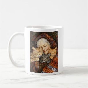 Mug Femme Âgée Embrasser Trois Chats Cosy