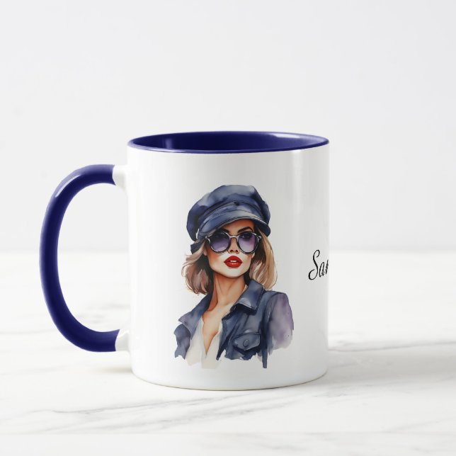 Mug Femme élégante portant un Casquette (Gauche)