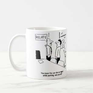 Mug Femme érafle la voiture du conseiller Relate en se