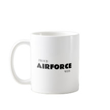 Femme fière d'un aviateur