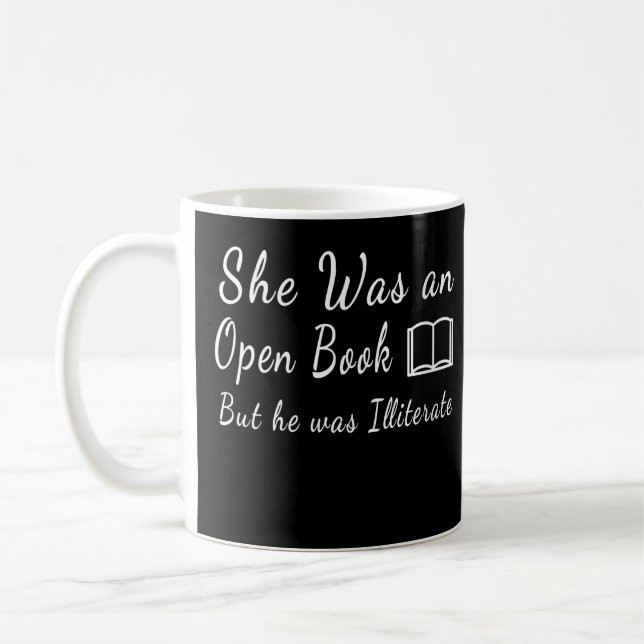 Mug Femmes Elle était un livre ouvert Mais il était il (Gauche)