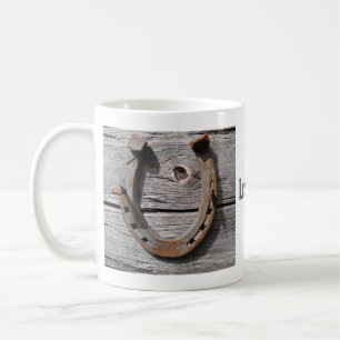 Mug Fer à cheval chanceux sur la barrière en bois