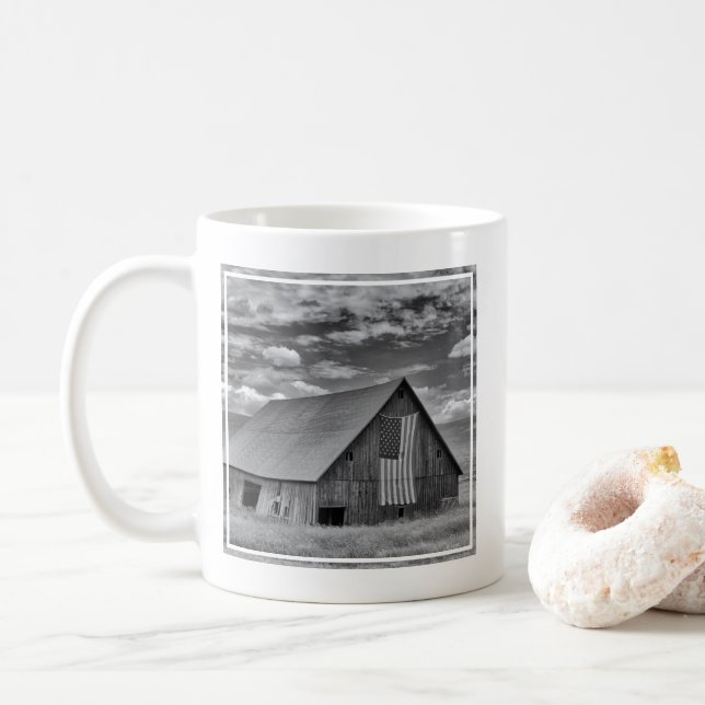 Mug Fermes | BW American Flag Barn Scene (Avec donut)