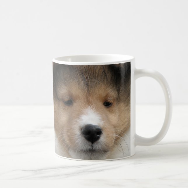 Mug Fermez-vous du visage de chiot de chien de berger (Droite)