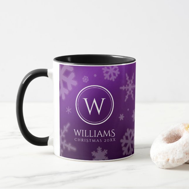 Mug Festif Violet Foil Snowflakes Nom du monogramme (Avec donut)
