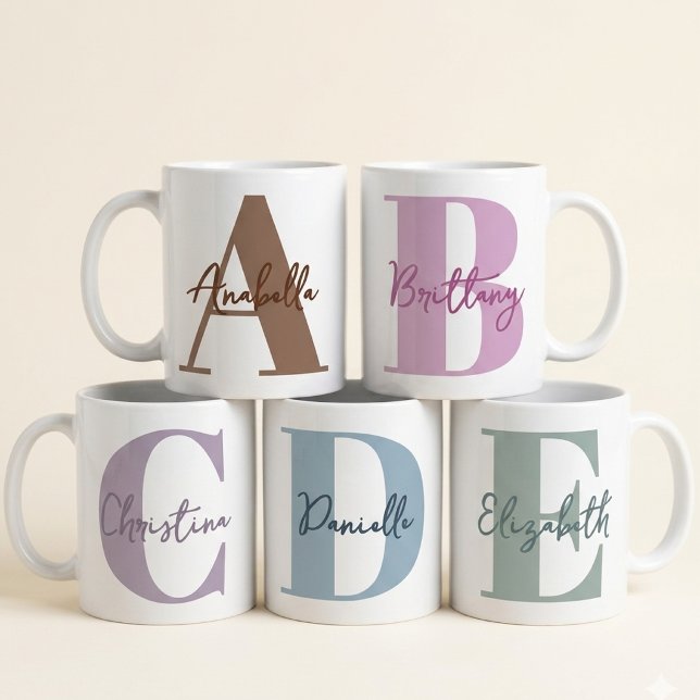 Mug Fête des Mères | Monogramme Moderne Violet Initial (Elegant Script Initial Name Mug Gift for Wedding | Bridesmaid | Bachelorette Party | Girls Mom Aunt)