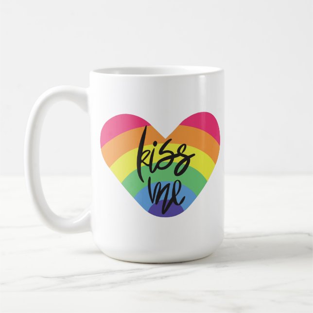 Mug Fierté - embrasse-moi. L'amour est juste. (Gauche)