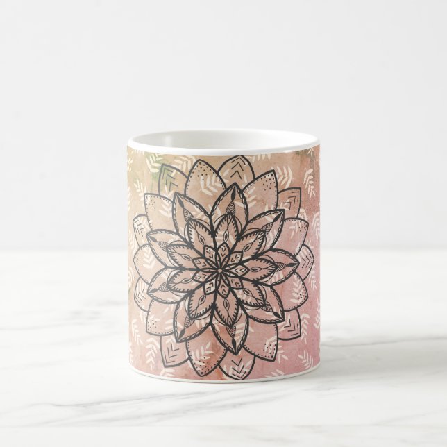 Mug Fleur Mandala dessinée à la main sur Feuille (Centre)