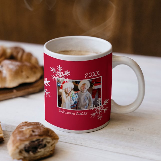 Mug Flocon de neige rustique Musique photo rouge (Rustic snowflake with red background with a photo for a cute holiday gift or keepsake.)