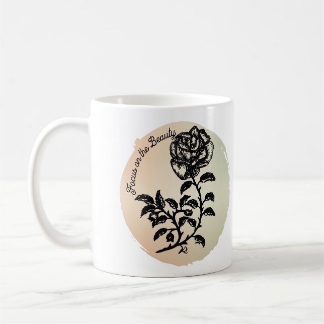 Mug Focus sur le stylo de beauté et le Rose d'encre (Gauche)