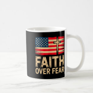 Mug Foi sur la Croix du Drapeau Américain de la Peur