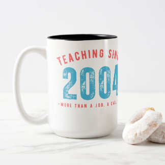 Mug for teacher | Teaching since 2004 Zweifarbige Tasse
