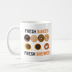 Mug Fraîchement cuit, beignets et café frais