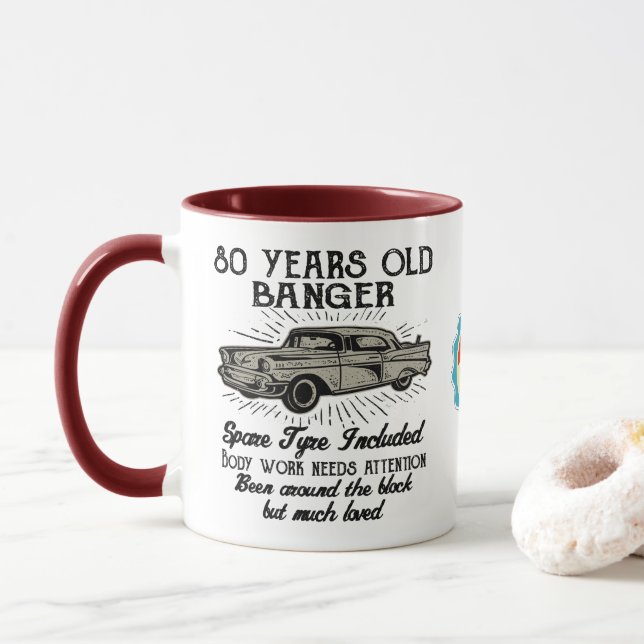 Mug Funny 80th Birthday Retro Car Banger Date d'ajout (Avec donut)