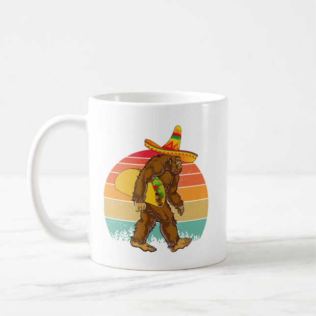 Mug Funny Bigfoot marcher avec le gros Taco (Gauche)
