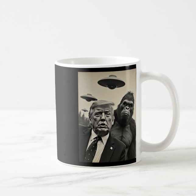 Mug Funny Trump Bigfoot Selfie Avec Ufos Alien Étrange (Droite)