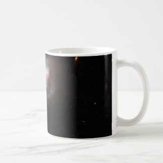Mug Galaxie en interaction avec la grille IRAS F10565