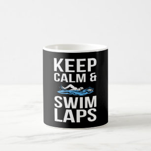 Mug Gardez le calme et nagez les longueurs Mème amusa