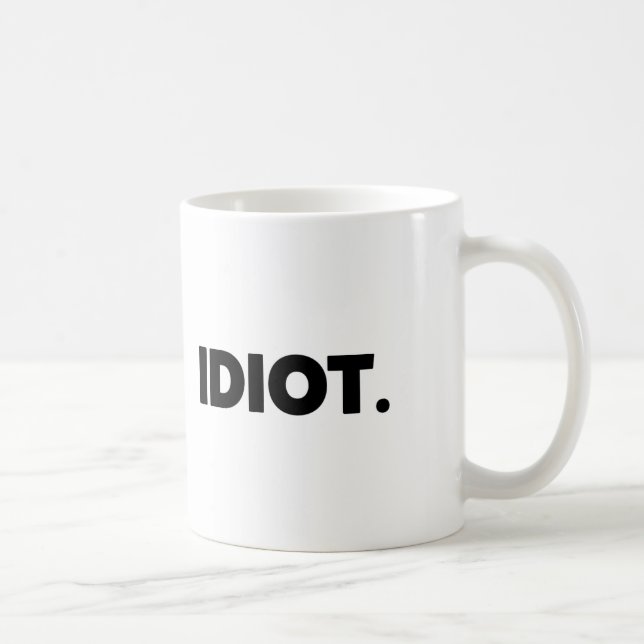 Mug Gi adulte offensif grossier de nouveauté d'idiot (Droite)