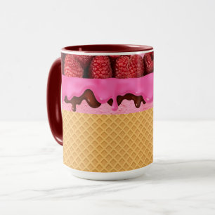 Mug Glace à la fraise avec cône de gaufre