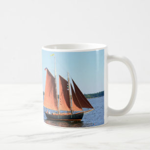 Mug goélette à voile rouge