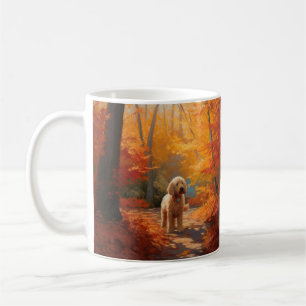 Mug Goldendoodle dans les feuilles d'automne qui tombe