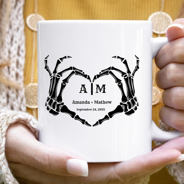 Mug Gothic Halloween Skull Hand Heart Black Wedding (Créateur téléchargé)