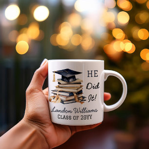Mug Grad Casquette et livres Diplôme Il l'a fait