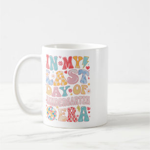 Mug Groovy à mon dernier jour d'era de maternelle Dern