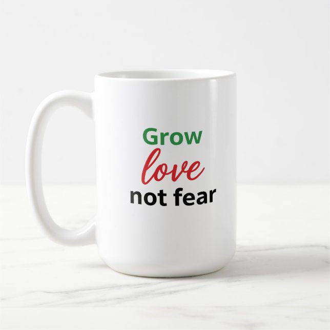 Mug Grow Love Not Fear Typography Design (Gauche)