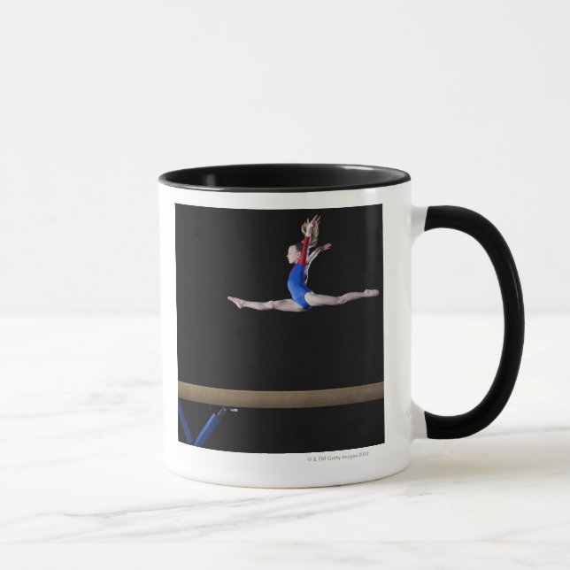 Mug Gymnaste (9-10) sautant sur le faisceau (Droite)