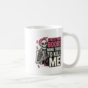 Mug Halloween du crâne Vérifiez votre cancer du sein d