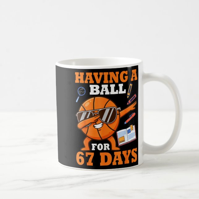 Mug Having A Ball For 67 Days Dabbing Basketball Playe (Droite)