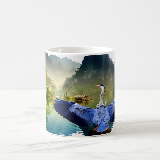 Mug Héron bleu sur un lac magnifique au Vietnam (Centre)