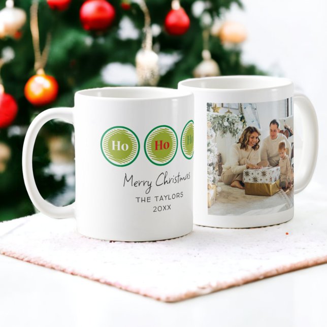Mug Ho Ho Joyeux Noël moderne Photo et texte (Ho Ho Ho Merry Christmas Modern Photo and Text Coffee Mugs from Ricaso Add family name or other text)