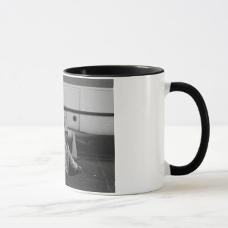 Mug Homme dans un trou d'homme