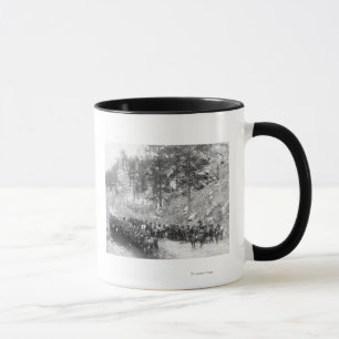 Mug Hommes militaires dans les rues à cheval Photo