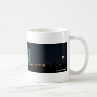 Mug Horizon de Dallas, le Texas la nuit