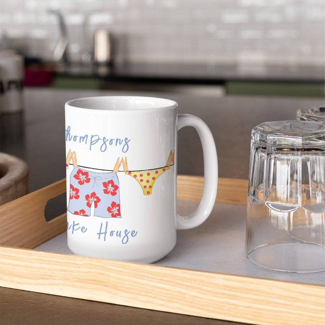 Mug Humour drôle été personnalisé (Whimsical swimsuits lake house personalized mug)