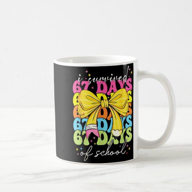 Mug I Survived 67 Days Of School Coquette Bow Student  (Droite)