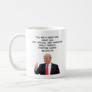 Mug Il effiloche de café heureux du jour de pères de